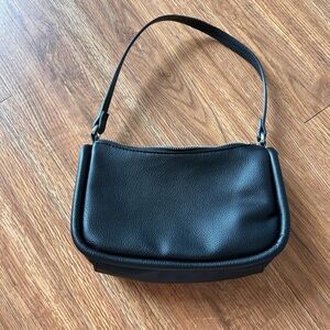 Elegant Black Leather Shoulder Bag